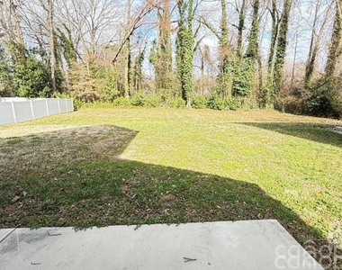 3205 Shamrock Drive - Photo Thumbnail 10