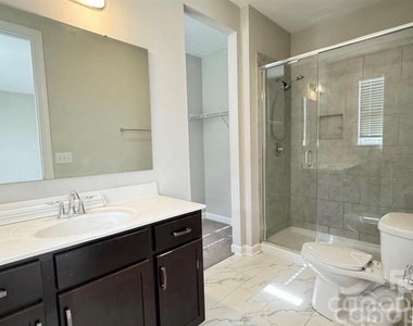3205 Shamrock Drive - Photo Thumbnail 6