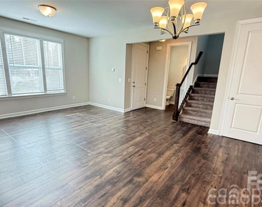 3205 Shamrock Drive - Photo Thumbnail 3