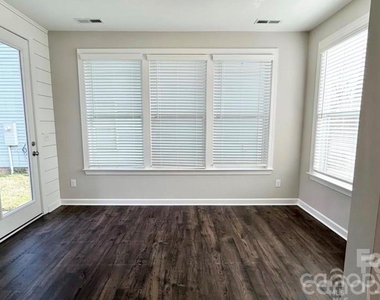 3205 Shamrock Drive - Photo Thumbnail 4