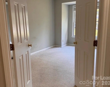109 Killam Court - Photo Thumbnail 8