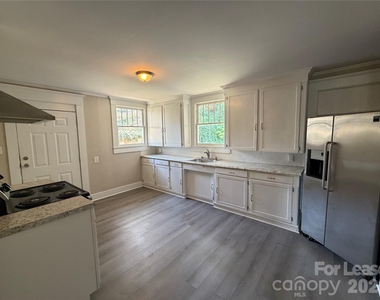 326 E Main Street - Photo Thumbnail 5