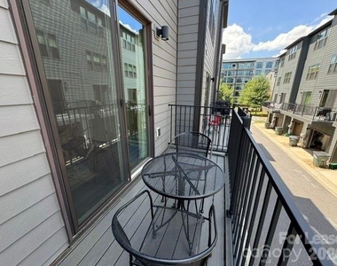 428 W Tremont Avenue - Photo Thumbnail 6