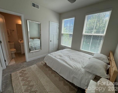 428 W Tremont Avenue - Photo Thumbnail 20