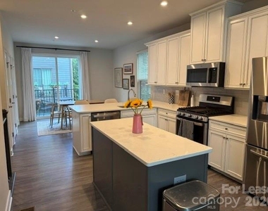 428 W Tremont Avenue - Photo Thumbnail 3