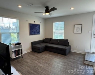 428 W Tremont Avenue - Photo Thumbnail 27