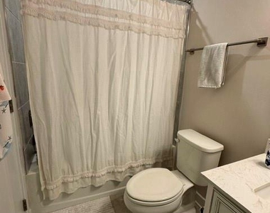 428 W Tremont Avenue - Photo Thumbnail 23