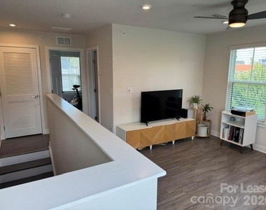 428 W Tremont Avenue - Photo Thumbnail 29