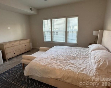 428 W Tremont Avenue - Photo Thumbnail 13