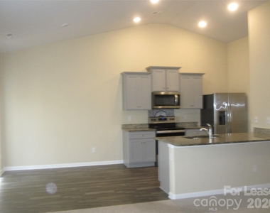 2029 Lanza Drive - Photo Thumbnail 6