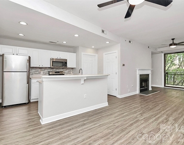 718 W Trade Street - Photo Thumbnail 11