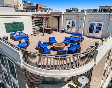 718 W Trade Street - Photo Thumbnail 10