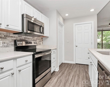 718 W Trade Street - Photo Thumbnail 15