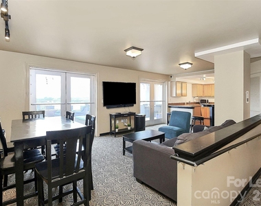 718 W Trade Street - Photo Thumbnail 39