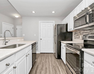 718 W Trade Street - Photo Thumbnail 17