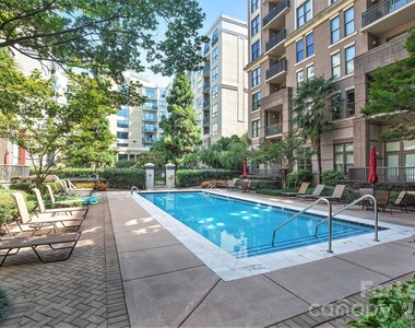 718 W Trade Street - Photo Thumbnail 6