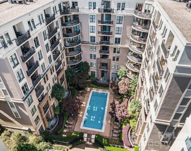 718 W Trade Street - Photo Thumbnail 7