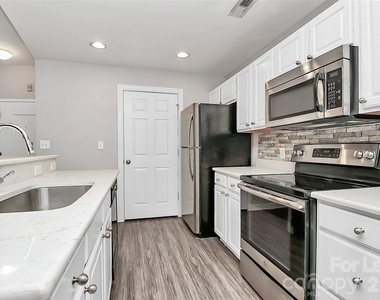 718 W Trade Street - Photo Thumbnail 18