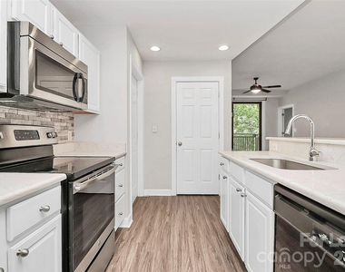 718 W Trade Street - Photo Thumbnail 16