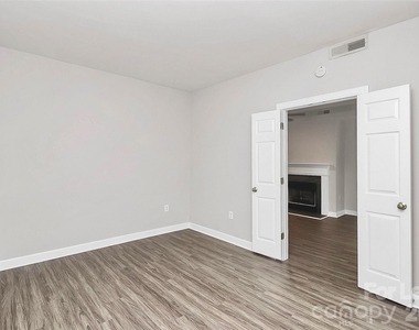 718 W Trade Street - Photo Thumbnail 33
