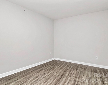 718 W Trade Street - Photo Thumbnail 34