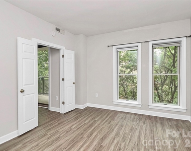 718 W Trade Street - Photo Thumbnail 32