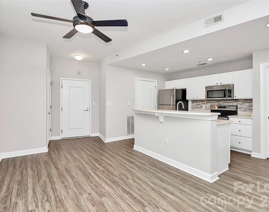 718 W Trade Street - Photo Thumbnail 13