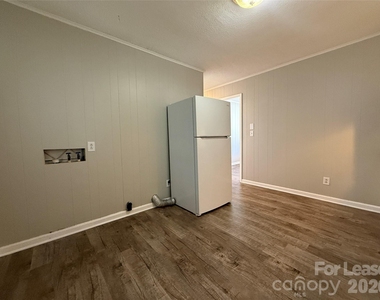 155 W College Street - Photo Thumbnail 9