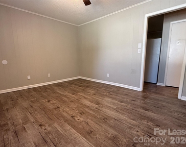 155 W College Street - Photo Thumbnail 4