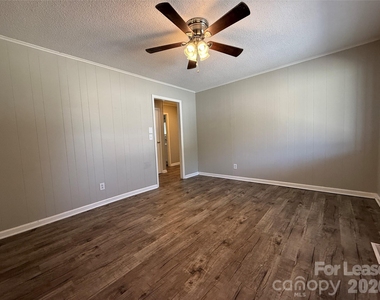 155 W College Street - Photo Thumbnail 5