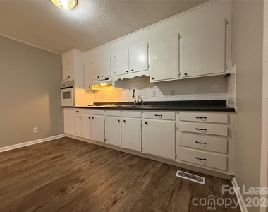 155 W College Street - Photo Thumbnail 8