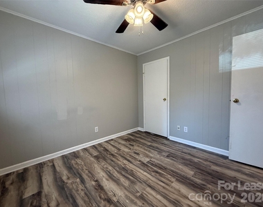 155 W College Street - Photo Thumbnail 14