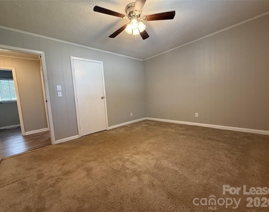 155 W College Street - Photo Thumbnail 18