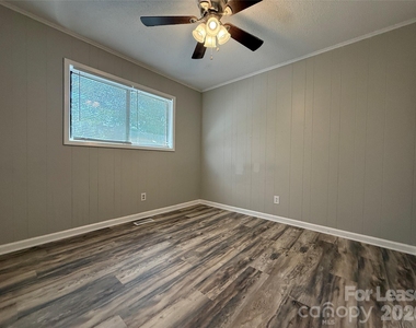 155 W College Street - Photo Thumbnail 11