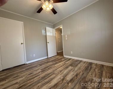 155 W College Street - Photo Thumbnail 13