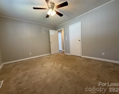 155 W College Street - Photo Thumbnail 19