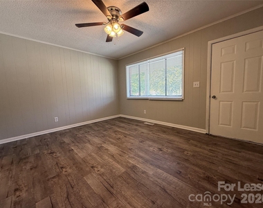 155 W College Street - Photo Thumbnail 6