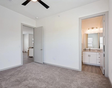5885 Calmont Avenue - Photo Thumbnail 6