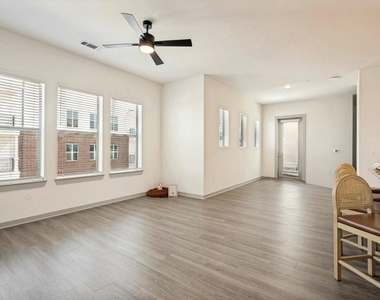 5885 Calmont Avenue - Photo Thumbnail 2
