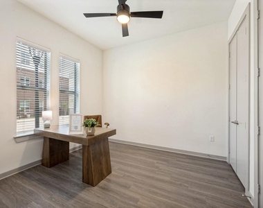 5885 Calmont Avenue - Photo Thumbnail 3