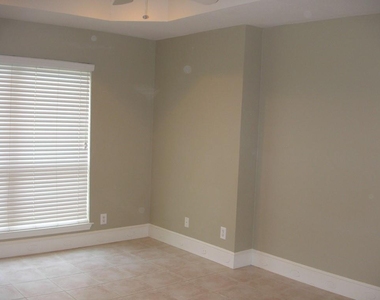 224 Wayside Court - Photo Thumbnail 9