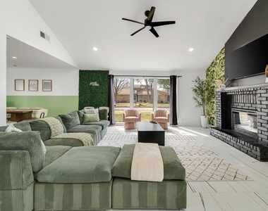 1301 N Trail Drive - Photo Thumbnail 8