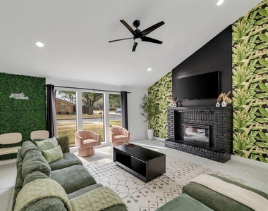 1301 N Trail Drive - Photo Thumbnail 3