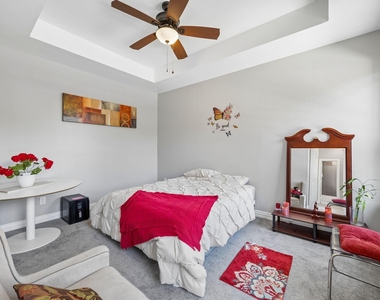 431 W Pioneer Drive - Photo Thumbnail 21