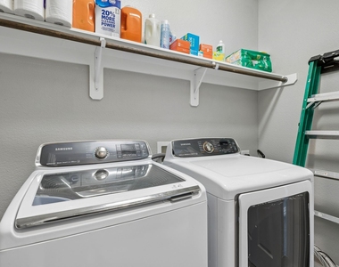 431 W Pioneer Drive - Photo Thumbnail 12