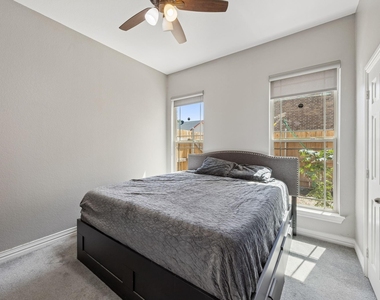 431 W Pioneer Drive - Photo Thumbnail 24