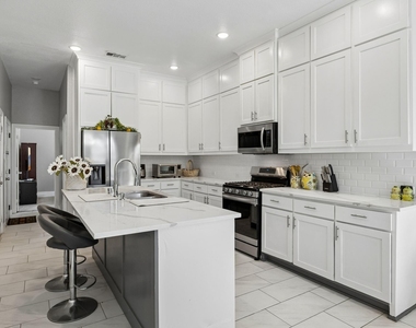 431 W Pioneer Drive - Photo Thumbnail 8