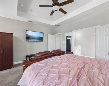 431 W Pioneer Drive - Photo Thumbnail 14