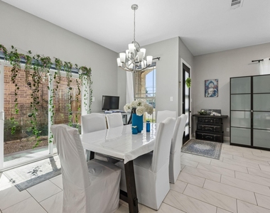 431 W Pioneer Drive - Photo Thumbnail 7