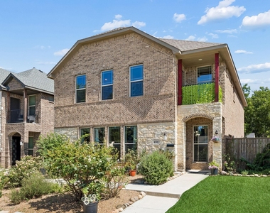 431 W Pioneer Drive - Photo Thumbnail 1